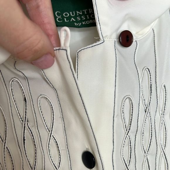 COUNTRY CLASSICS By Koret Cream Button Down Blouse - Picture 4 of 12